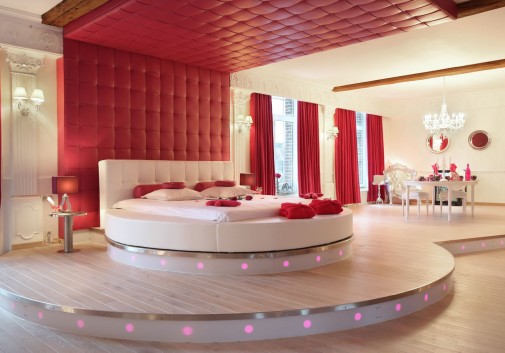 chambre-hotel-romantique-rouge-luxe